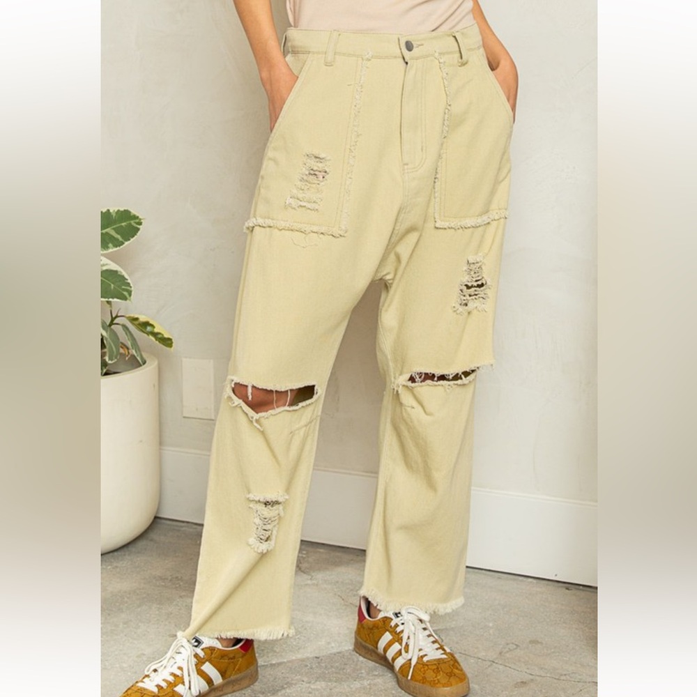 ⭐️⭐️Beige Distressed Ripped Jeans